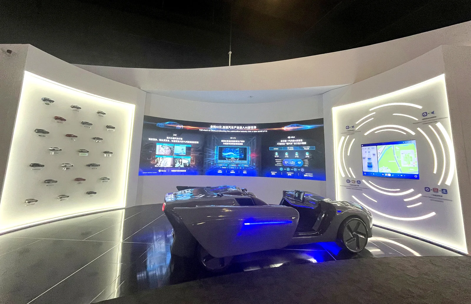 Presentation illustrating new automotive models and technologies.